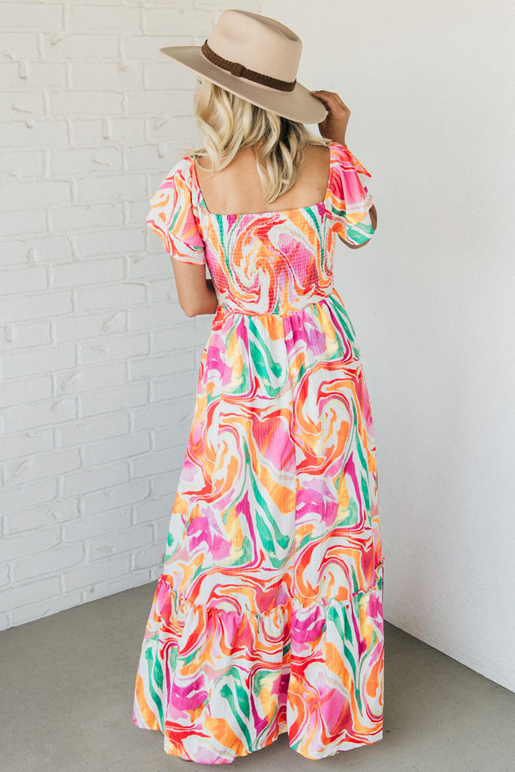 Robe longue à imprimé abstrait, manches à volants et buste froncé