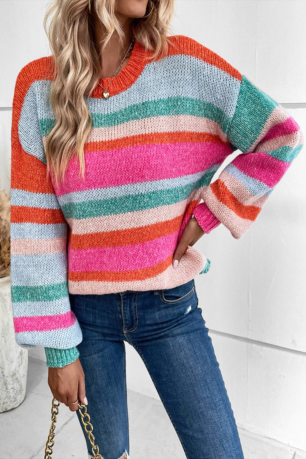 Pull rayé en tricot à épaules tombantes et manches bouffantes