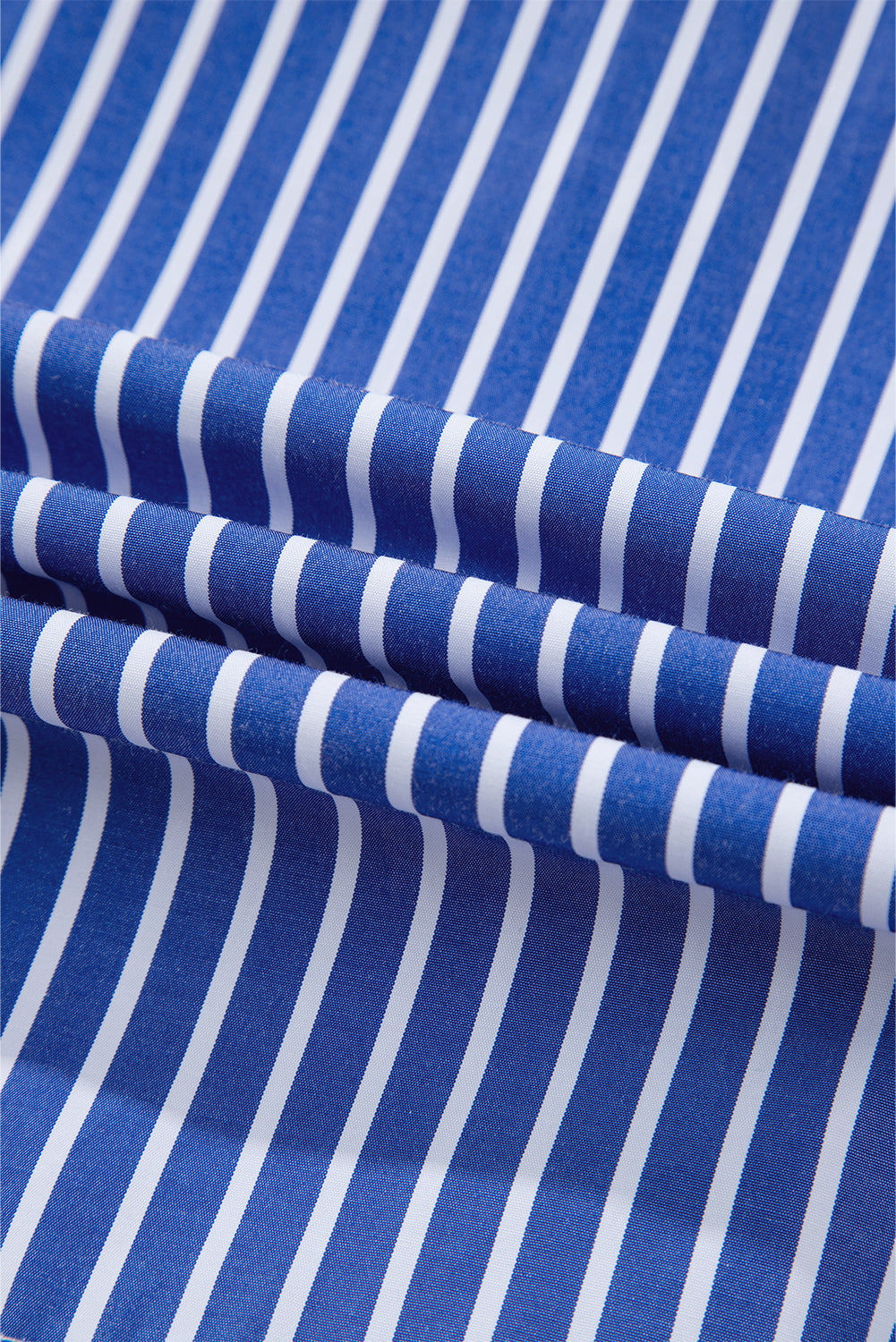 Blouse a manches courtes bouffantes nouée sur le devant