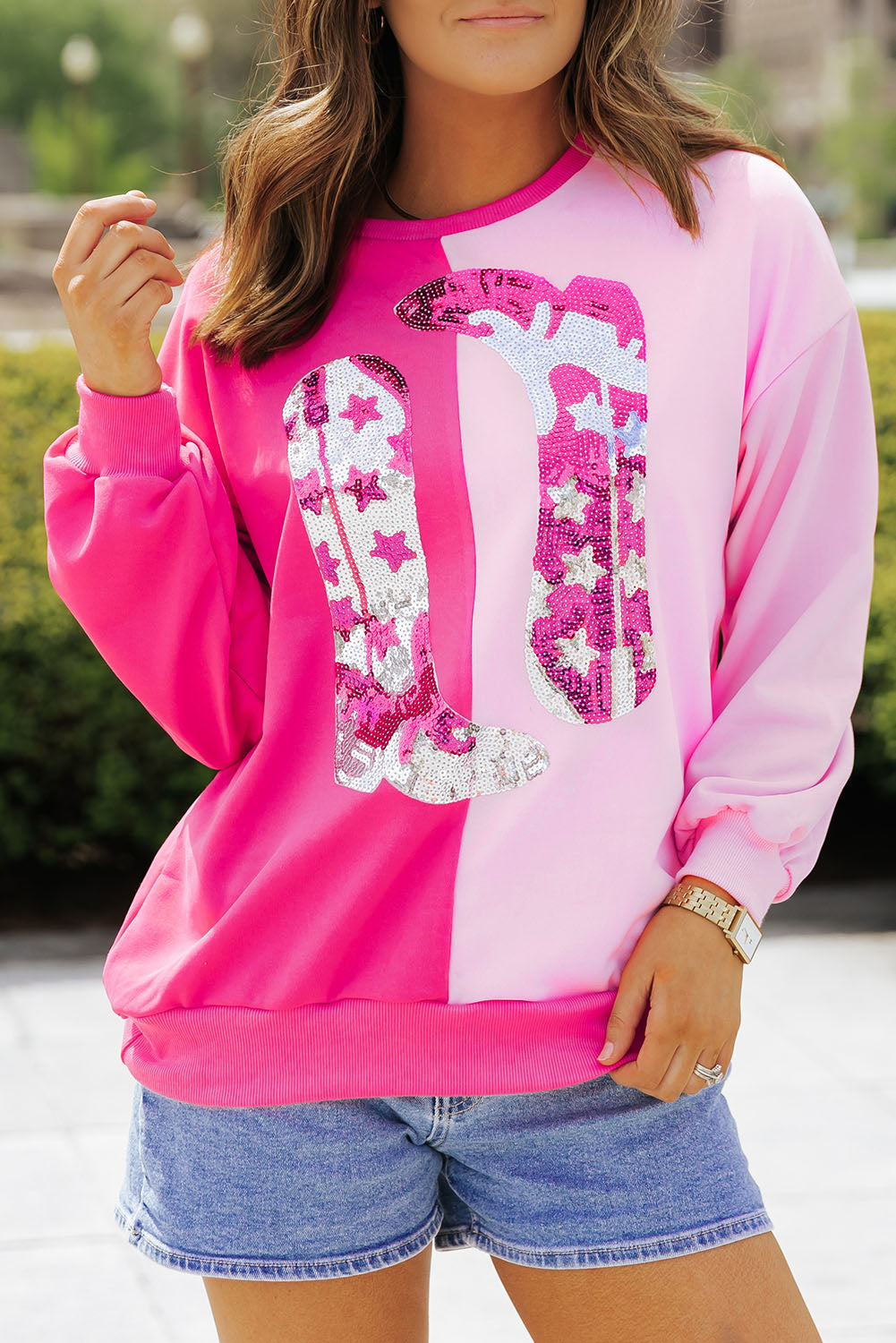 Sweat-shirt graphique avec bottes de cow-girl à paillettes et blocs de couleurs