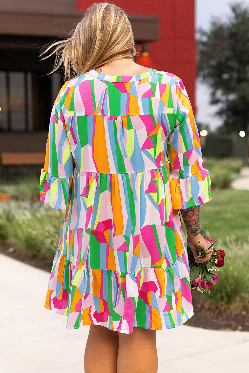 Mini-Robe a Volants Étagés a Imprimé Abstrait Vibrant de Grande Taille