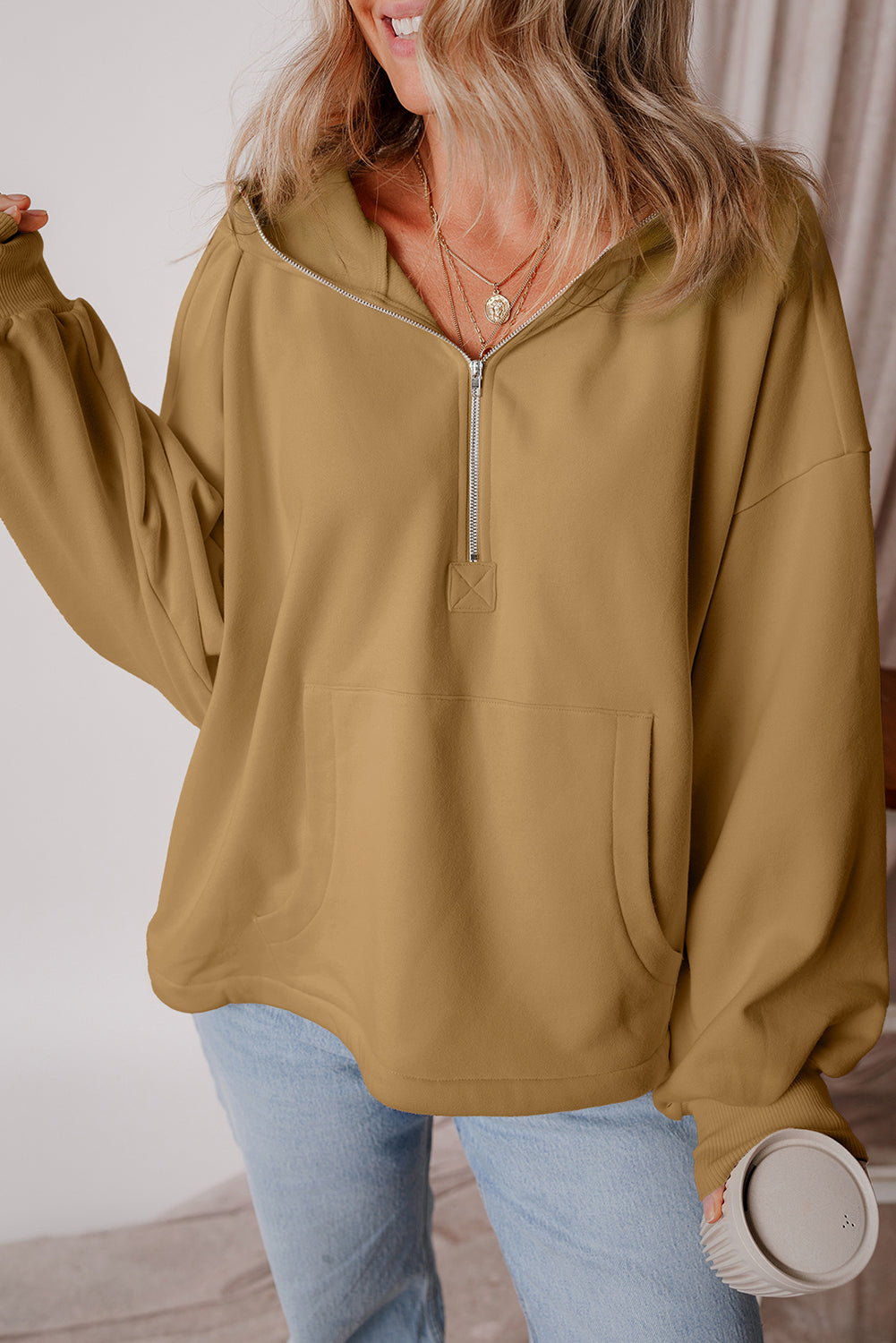 Sweat a capuche ample avec demi-fermeture éclair et poches kangourou doublées en polaire
