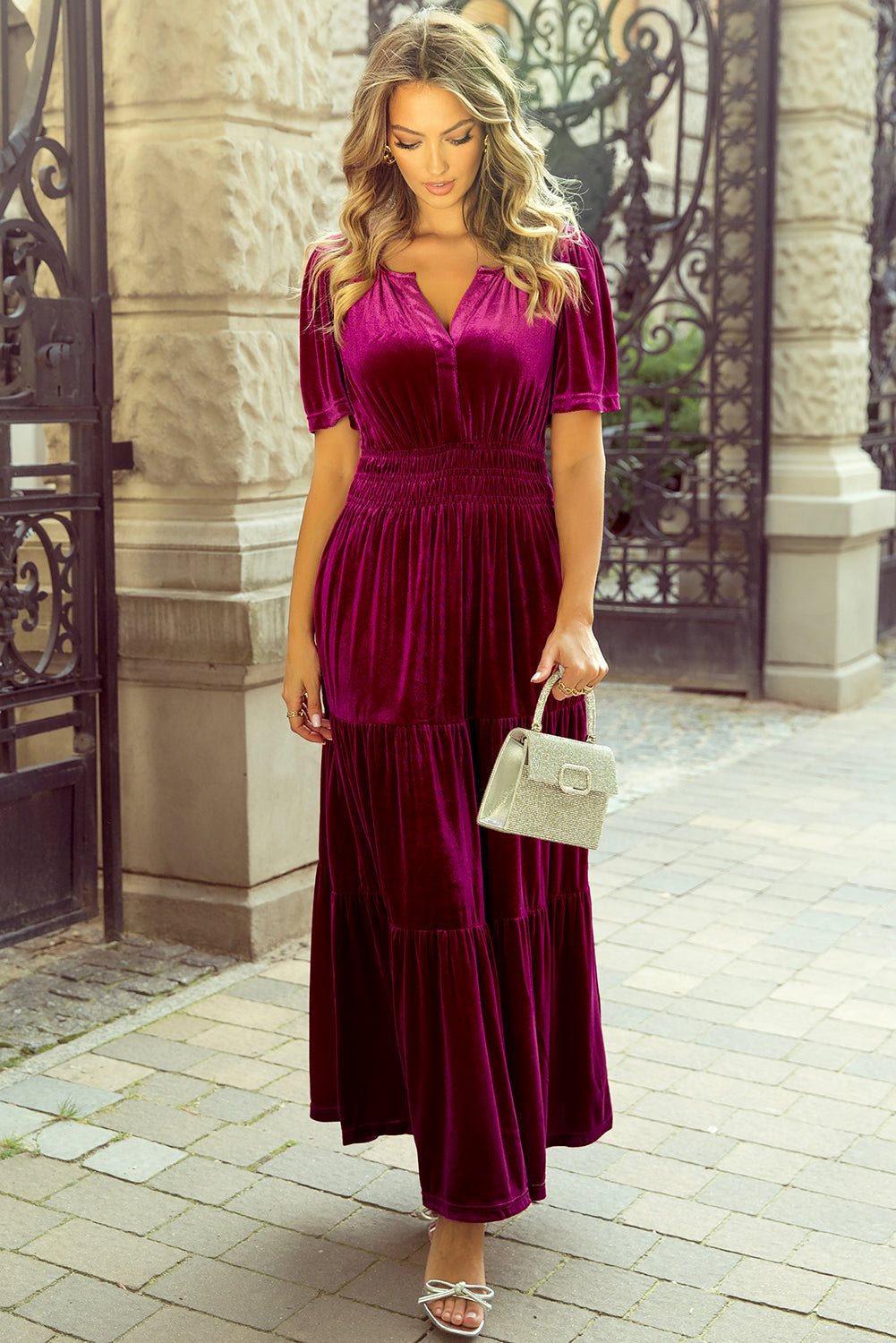 Robe longue en velours à manches courtes et taille froncée à plusieurs niveaux