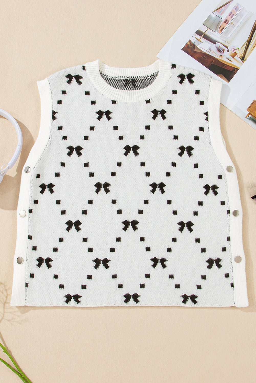 Gilet court boutonné à motif nœud sur le côté
