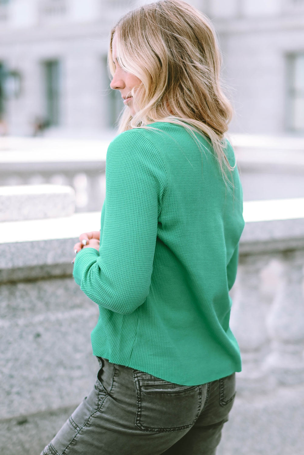 Haut Henley en tricot gaufré à encolure bordée