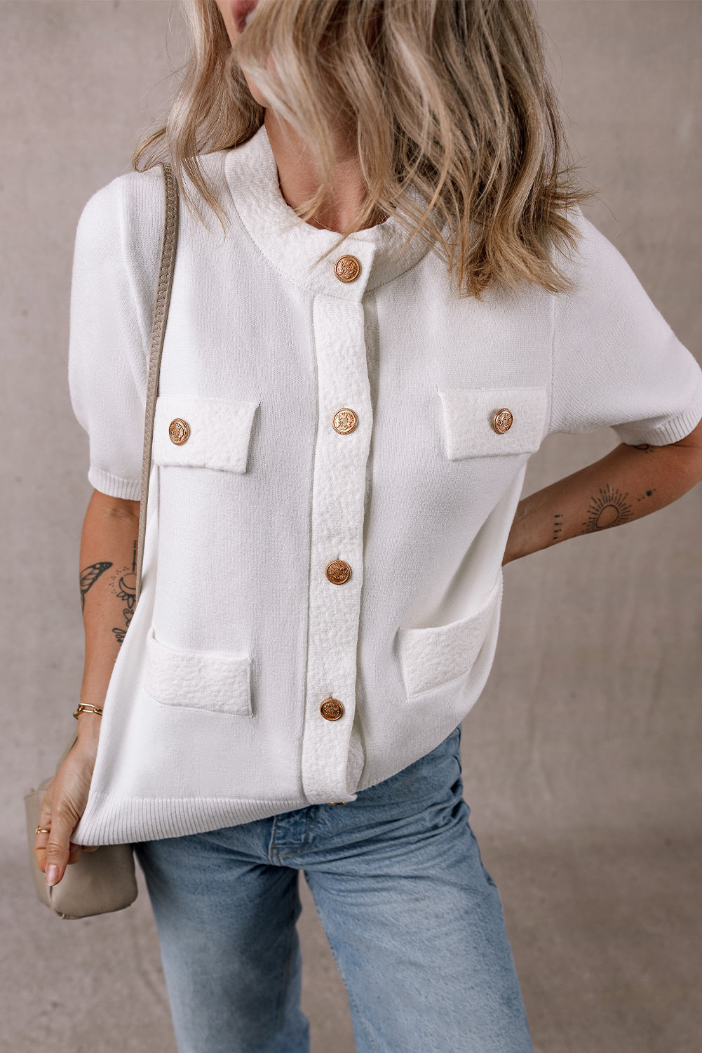 T-shirt pull texturé a boutons dorés