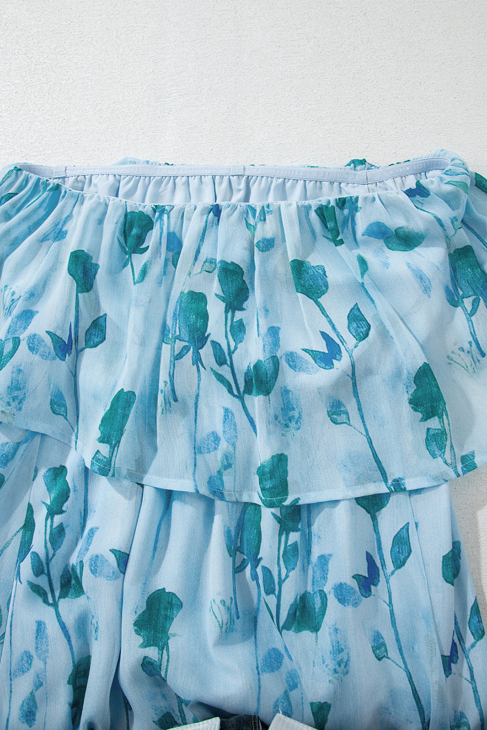 Robe longue tube à imprimé floral et à volants avec fente latérale