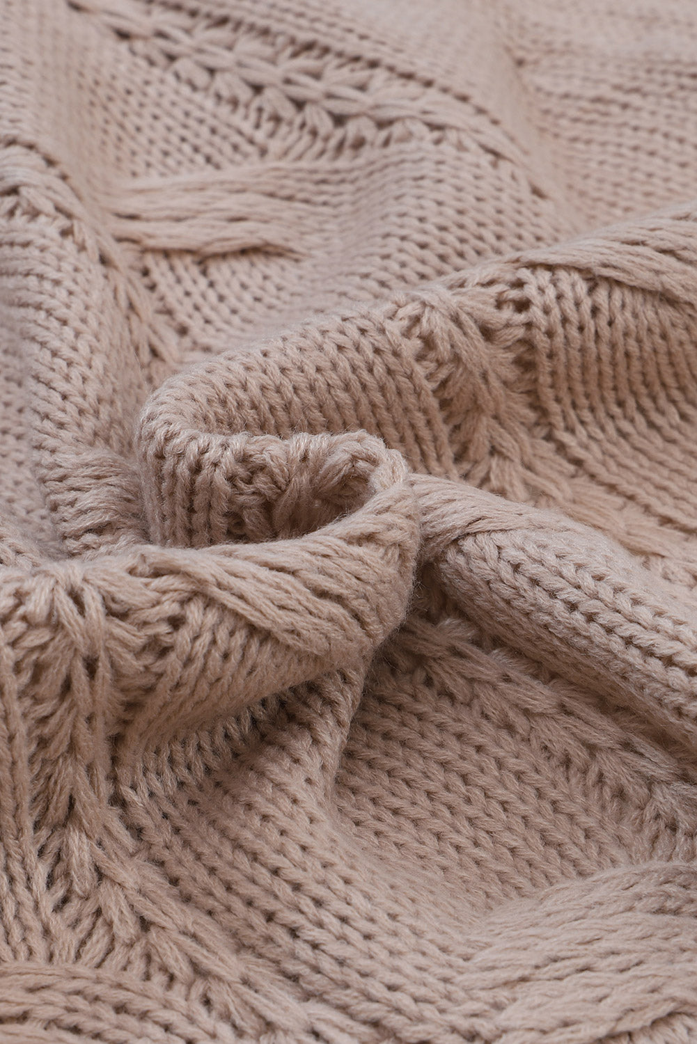Cardigan en maille torsadée a œillets et bordure côtelée