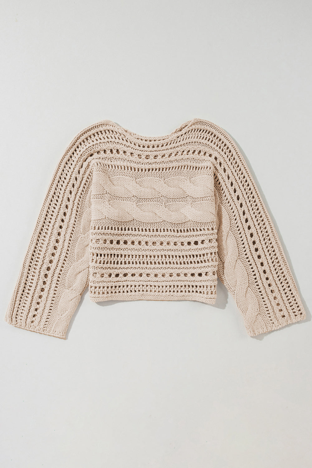 Pull court en tricot torsadé ajouré
