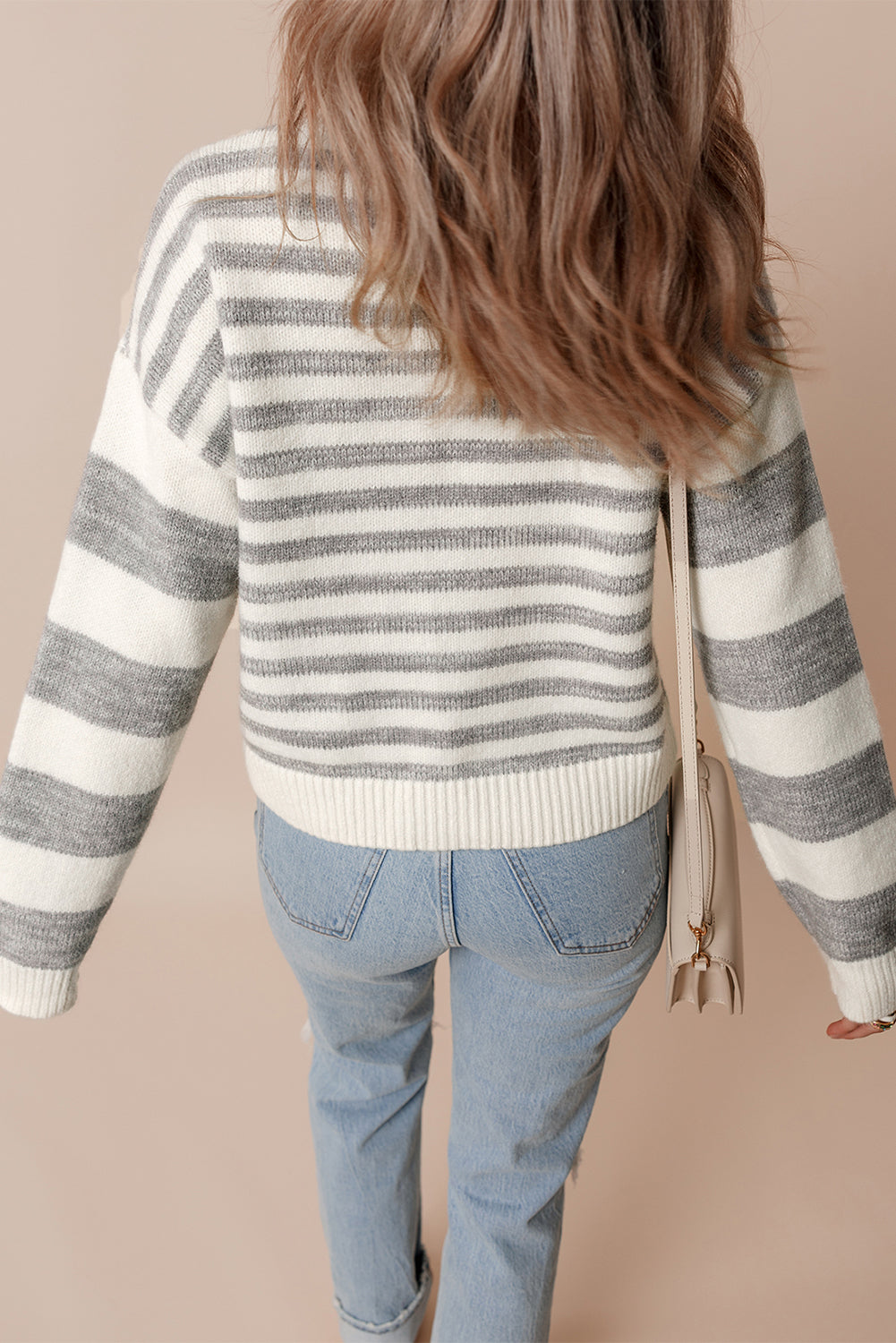 Pull ras du cou a épaules tombantes