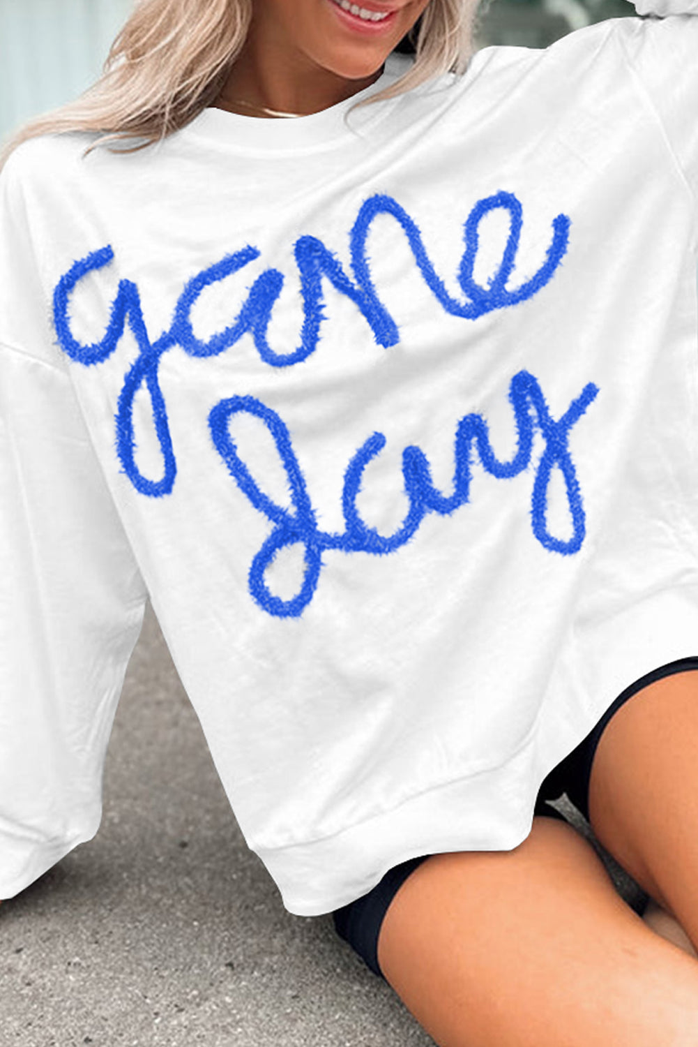Tinsel Game Day - Sweat-shirt graphique a épaules tombantes