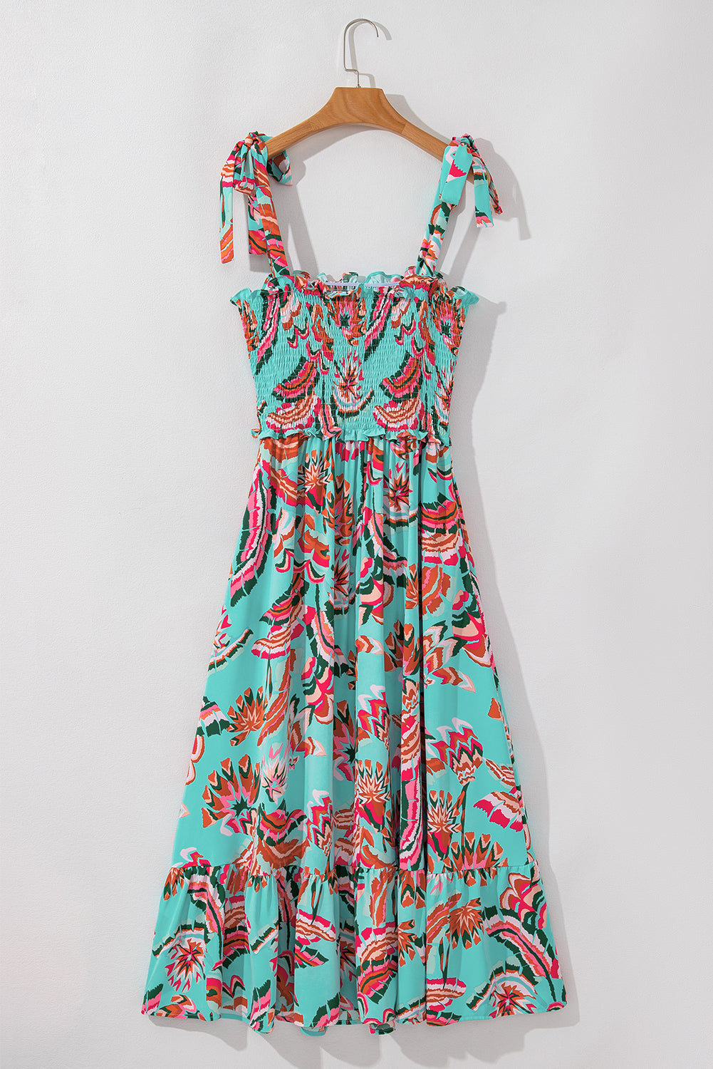 Robe longue à volants et bretelles nouées avec corsage à smocks et imprimé abstrait
