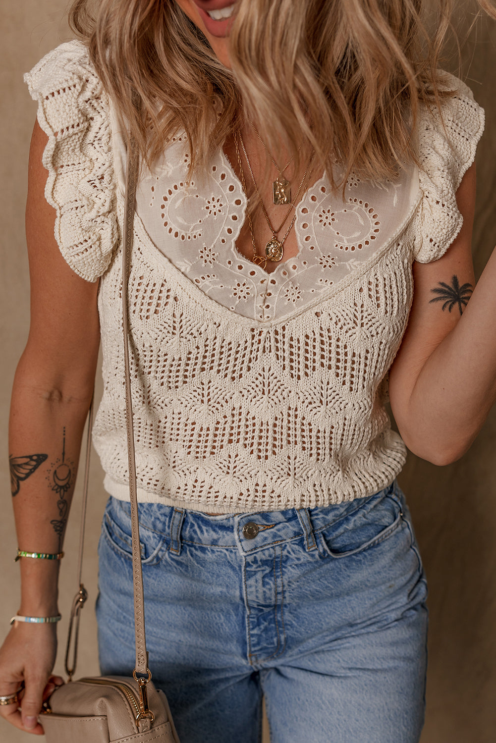 Gilet pull à volants en tricot ajouré brodé patchwork