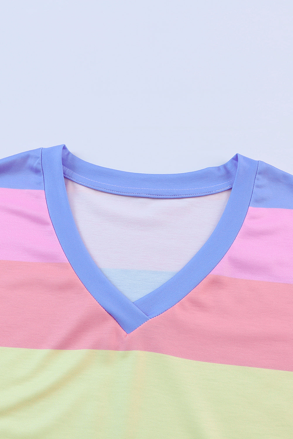 Chic Robe mi-longue t-shirt à col en V et poches latérales rayées multicolore