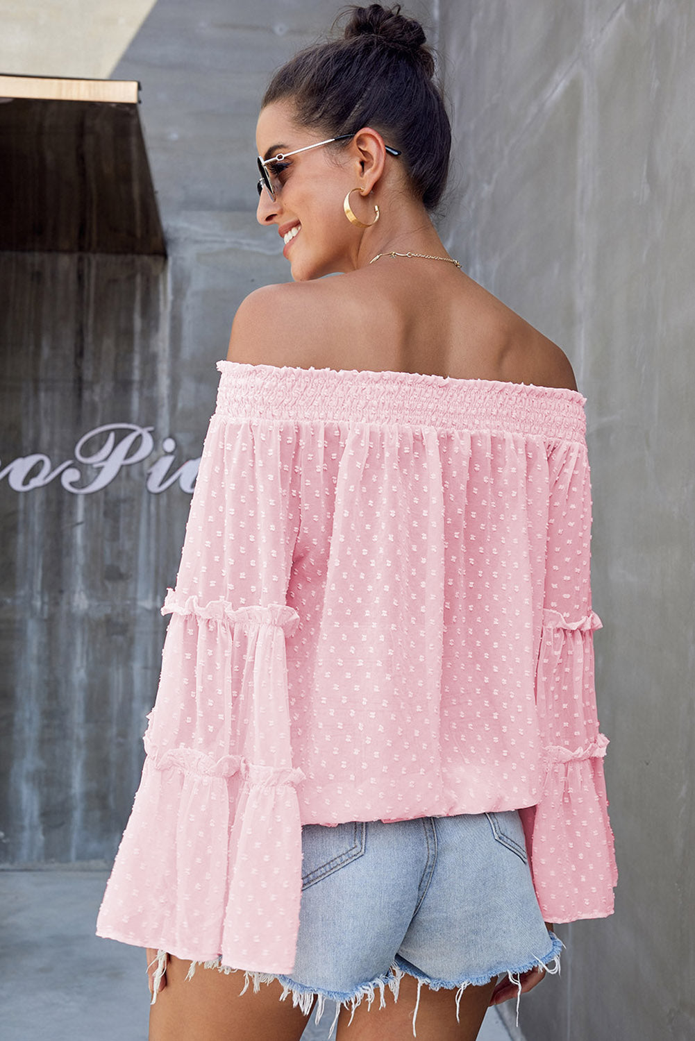 Blouse Chic a Pois Suisse Rose Manches Flare Epaule Denudee