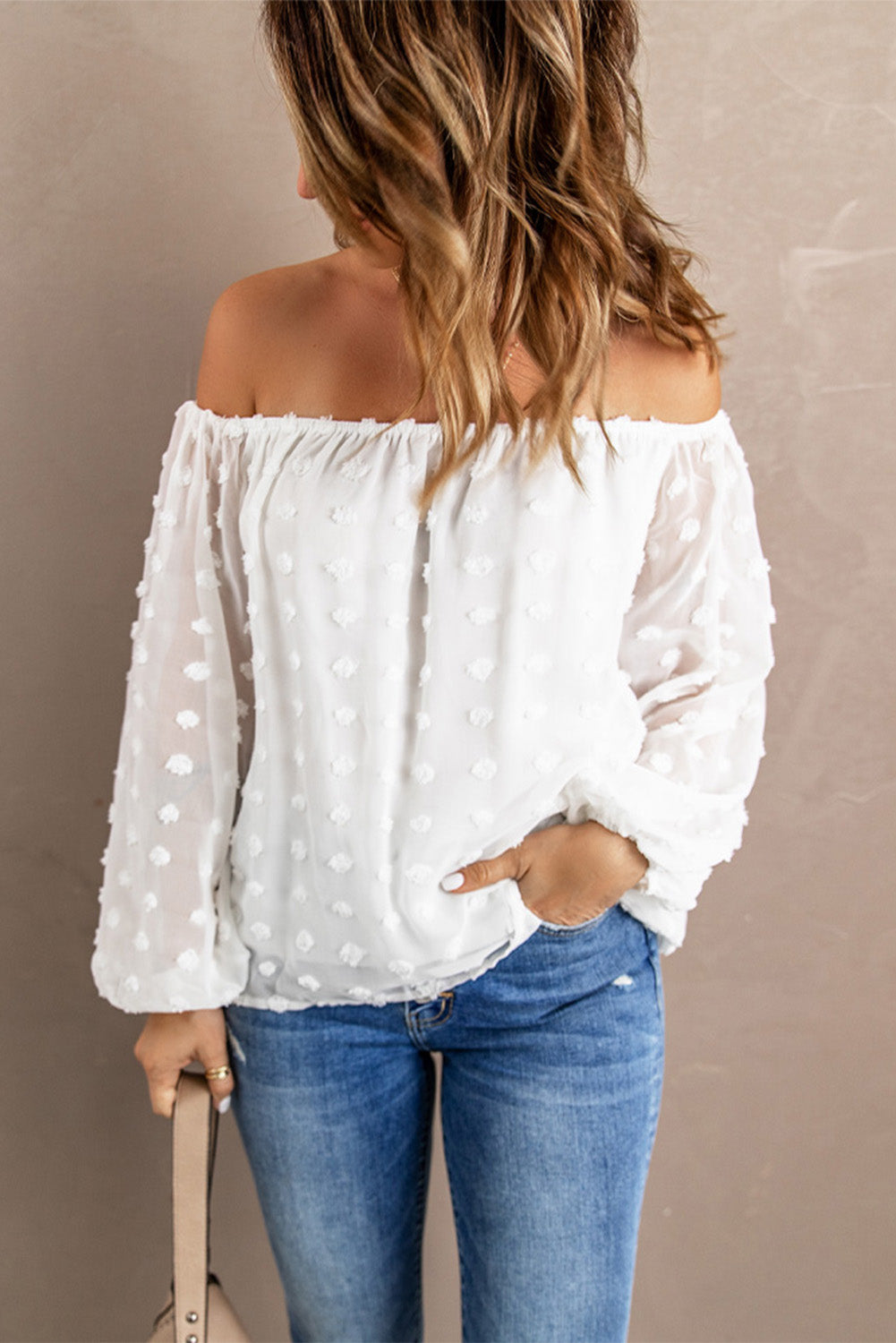 Blouse Blanche Epaules Denudees A Pois Suisses Manches Longues